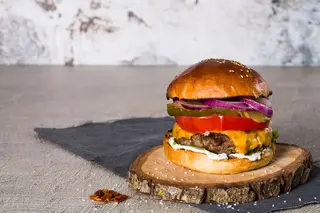Meniu burger de oaie cu cartofi