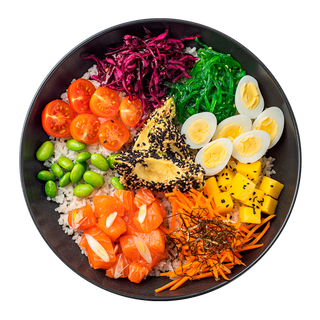 Poke bowl z łososiem i ryzem