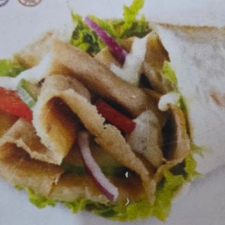 Durum pollo ternera con ensalada con papas . Queso 