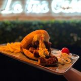 Ćevapi u lepinji sa kajmakom