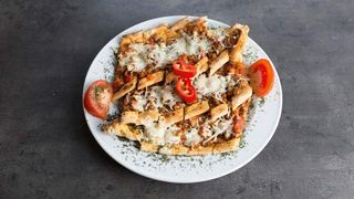 Pide s teletinom i sirom