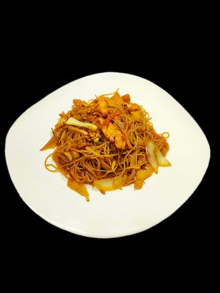 Spaghete de orez cu pui