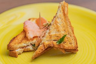 Sandwich with Cheese and Salmon (სენდვიჩი ყველითა და ორაგულით)