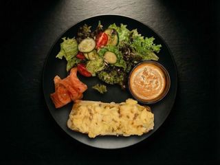 Скрембл на бріоші з міксом салату (250g)