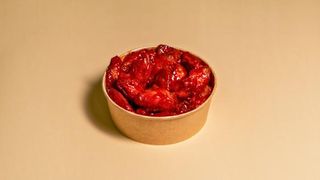 ფრთა ცხარე სრირაჩის სოუსით 16 ცალი