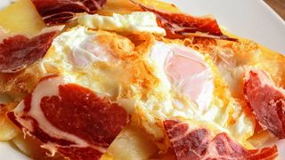 Huevos rotos con jamón ibérico