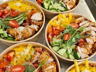 Sałatka z pieczonym kurczakiem