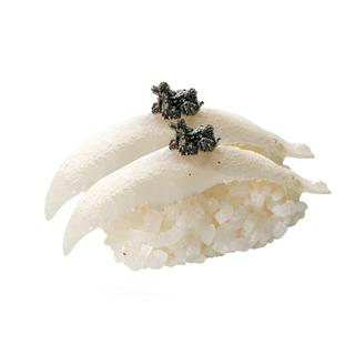 24. Nigiri de pez mantequilla con trufa (2 pzs.)