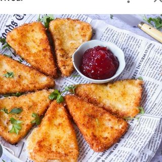 Queso frito com salsa de aradanos