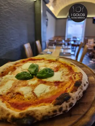 ● Pizza La Bufala