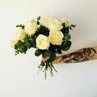 Buchet cu 11 trandafiri albi
