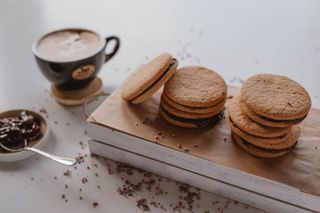 Ciastko z białą czekoladą i żurawiną