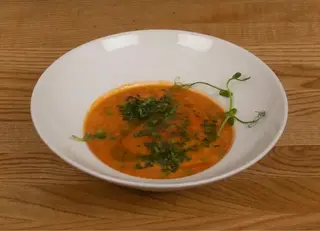 Zupa tajska z makaronem ryżowym i krewetkami 5 szt