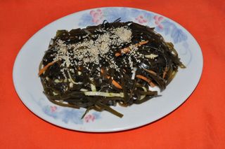 7. Салата от водорасли (300г)