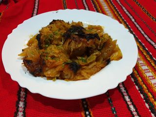 Свинско със зеле (450г)