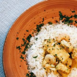 Caril de Perca e Camarão c/ Arroz Basmati e coentros (a partir das 12h00)