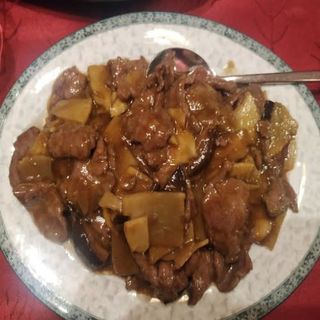 Pollo con Bambú y Setas Chinas
