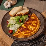 Omlet sa sirnim fondiom i sušenim paradajzom 300g