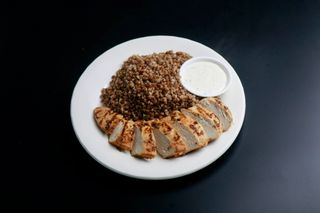 Куриный стейк с соусом (Гарнир отдельно)