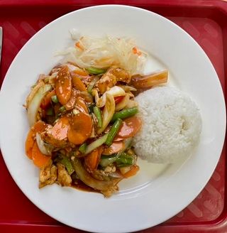 1 Smażony kurczak pikantny z sosem Kung Pao