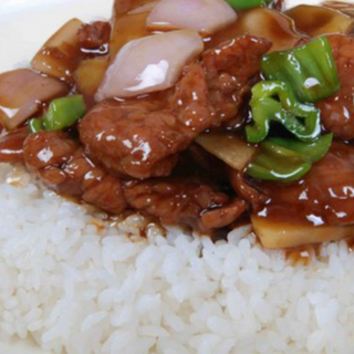 Arroz Blanco con Ternera y Salsa de Ostras