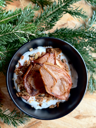 Granola cu iaurt si pere coapte