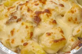 Запечени картофи с три вида месо (450г)