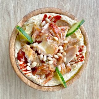 Hummus cu shaorma pui