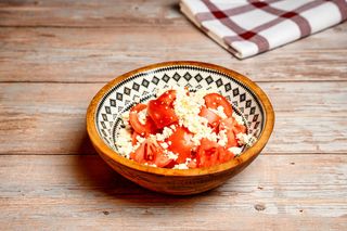 Salată de roșii cu brânză