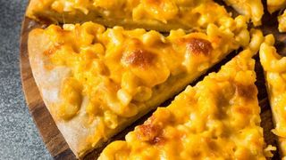 Pizza Macaroni e Cheese
