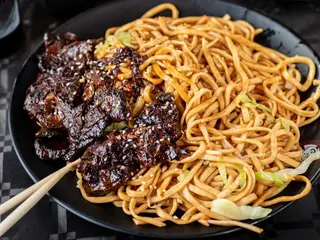Menú Tallarines Artesanales con ternera Bulgogi estilo Koreano