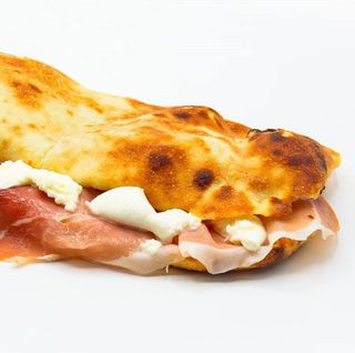 Crudo, bufala e pesto alla pala