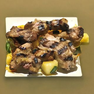 Шарено месце на скара с картофи соте и пресен лук