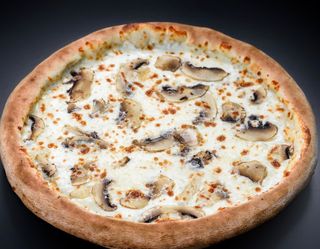 Pizza Pe Vatră Panna E Funghi 28cm