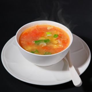 Zuppa di pomodori e uova