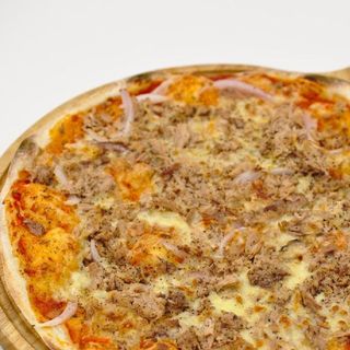 Tuna pizza