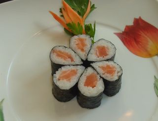 s28. Saké maki - salmone