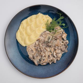 Бефстроганов с пюре 