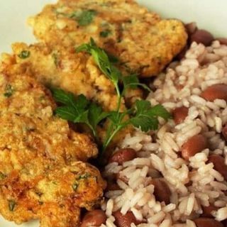 Pataniscas de Bacalhau com Arroz de Feijão 