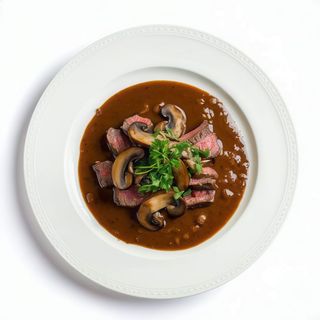 Ternera con champiñones, shiitake y seta cardo