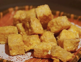 Tofu Frito Con Sal Y Pimienta