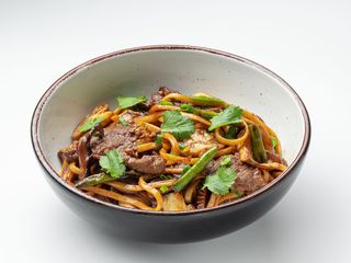 Удон з яловичиною та грибами