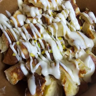 Poke' dolce cornetto al pistacchio