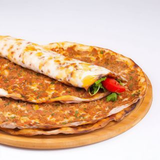 Lahmacun Kebab Con Queso