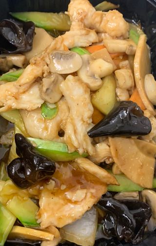 46. Пиле с бамбук,гъби и зеленчуци(800гр)