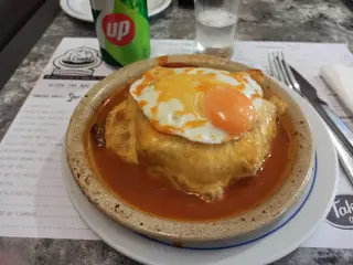 Francesinha com Ovo