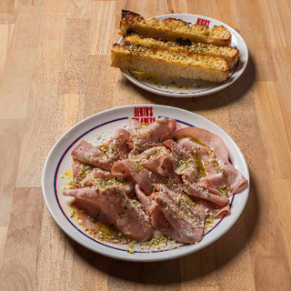 Focaccia con Plato de Mortadella