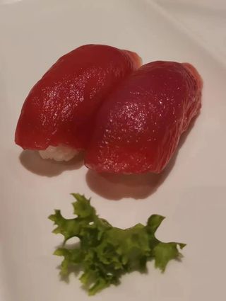 303.Uramaki nighiri tonno 2 pezzi