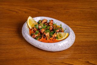 კრევეტები ნივრით და ჩილით