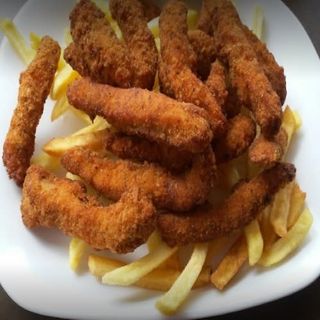 Lagrimitas De Pollo Con Patatas Fritas